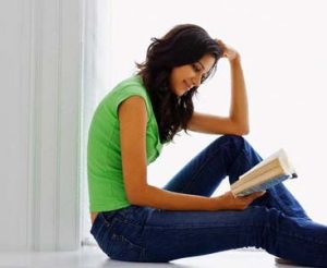 woman-reading-book